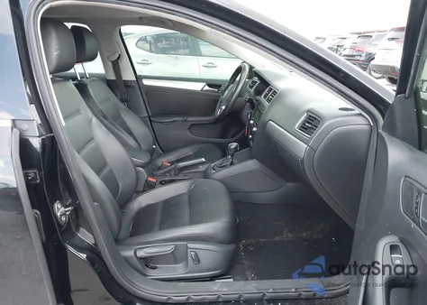 2013 Volkswagen Jetta 2.5L Se z USA, uszkodzony, nr VIN 3VWDX7AJ5DM442303